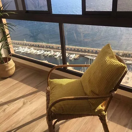 Luxury / Stunning Ocean Views / 2brs شقة